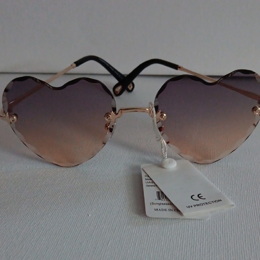 Heart-Shaped Brown Sunglasses with Gradient Lenses